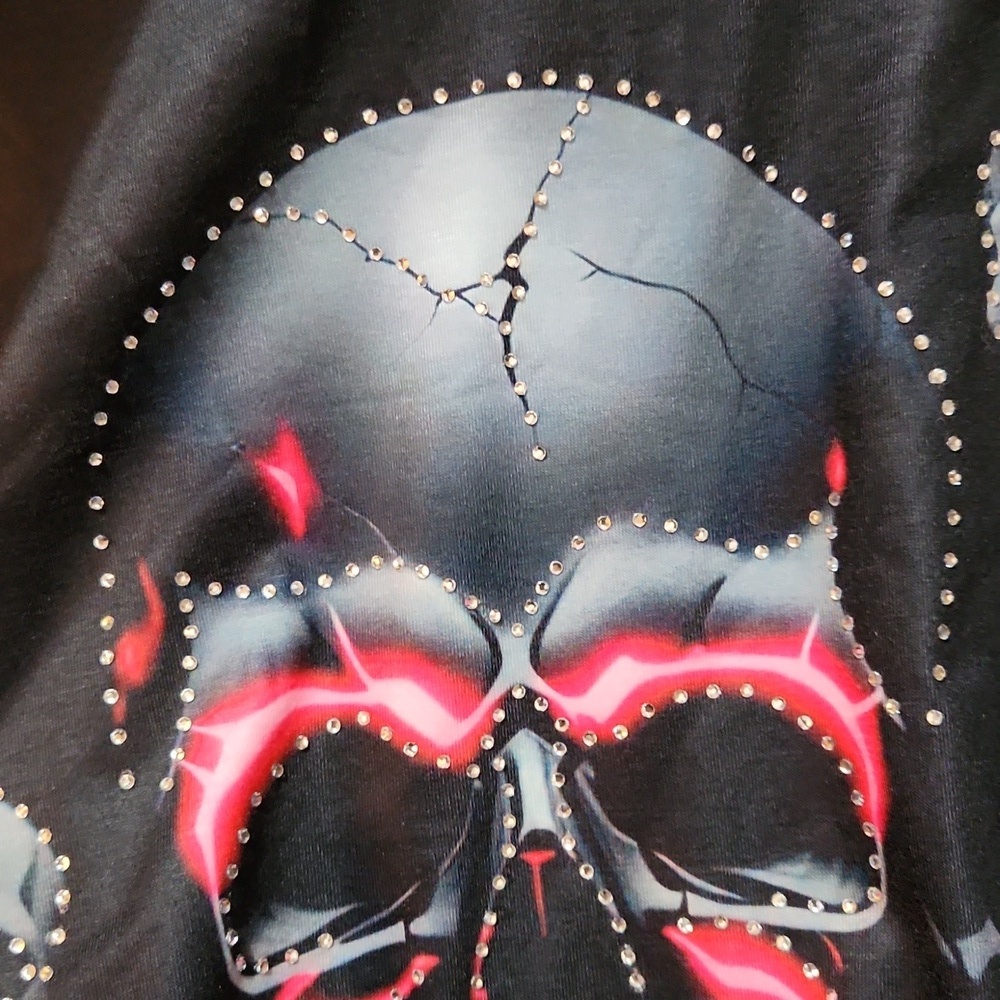 NWOT! Skull diamond top goth